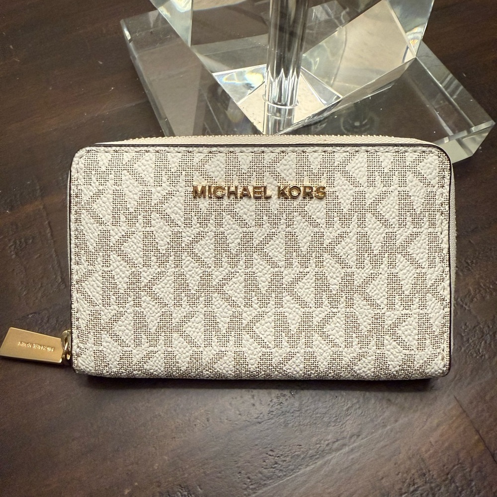 Michael Kors Signature Vanilla Small Zip Wallet